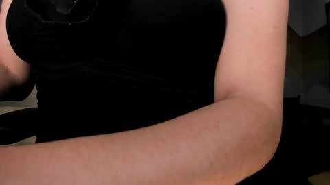 Snapshot of dominiquevega_ chatting on December 2024 03:51:02 AM Dominique online show from December 2024 03:51:02 AM