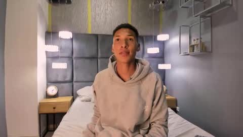 Domminick18 online show from October 2025 12:02:02 PM