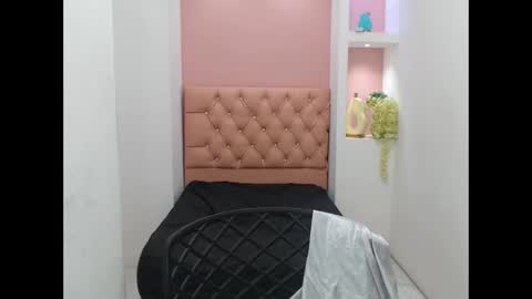 dona_tella online show from September 2025 08:42:01 PM