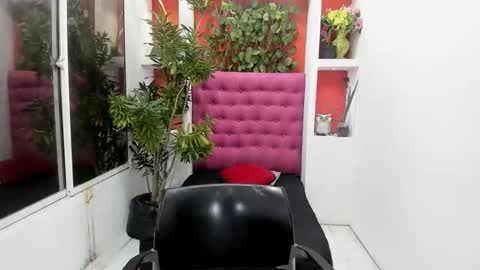 dona_tella online show from October 2025 05:24:02 PM