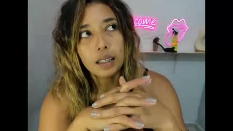 dona_tella online show from May 2026 02:45:01 PM