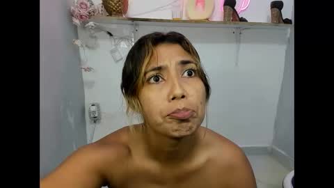 dona_tella online show from June 2026 02:33:01 PM