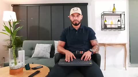 Snapshot of donn_cruz chatting on September 2025 02:44:02 AM Victor online show from September 2025 02:44:02 AM