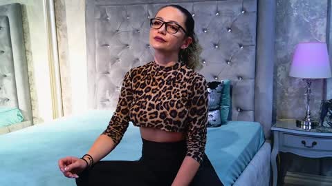 Donna online show from December 2024 11:05:01 PM