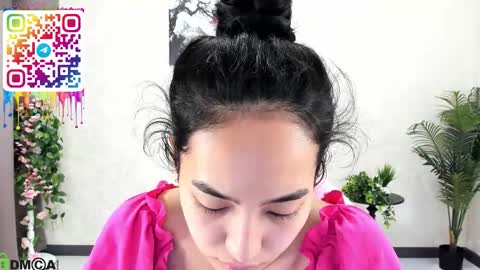 Snapshot of donnaa_drew chatting on October 2025 02:34:01 AM Aura online show from October 2025 02:34:01 AM