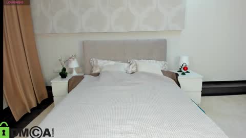 Donna On GMT2 Mon-Fri 3-9 AM online show from November 2025 12:13:01 AM