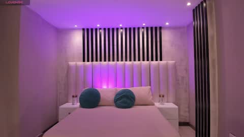 Snapshot of donnastonne chatting on September 2025 03:33:02 AM Donna Stonne online show from September 2025 03:33:02 AM