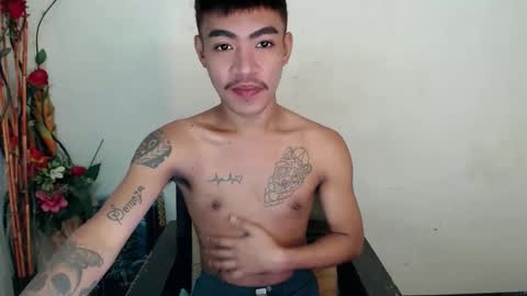 Snapshot of donnie_on_cum chatting on January 2026 10:45:01 PM donnie online show from January 2026 10:45:01 PM