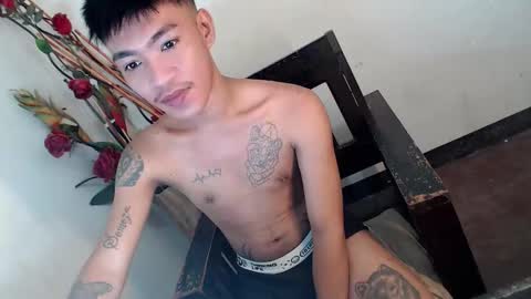 Snapshot of donnie_on_cum chatting on February 2026 12:20:02 AM donnie online show from February 2026 12:20:02 AM