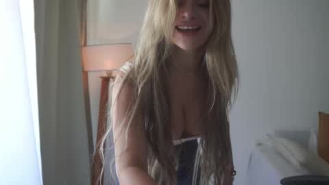 Donatella online show from October 2025 12:06:01 PM