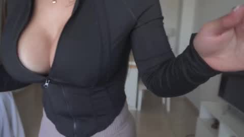 Donatella online show from October 2025 11:55:02 AM