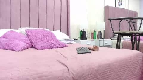 Anny online show from September 2025 01:01:01 PM