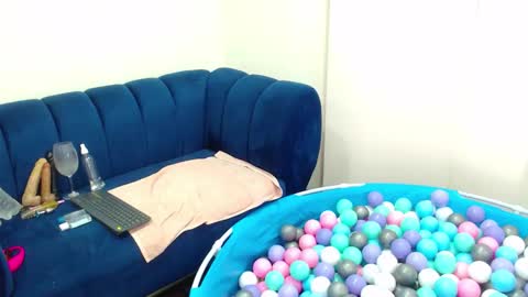 Anny online show from November 2025 11:44:01 AM