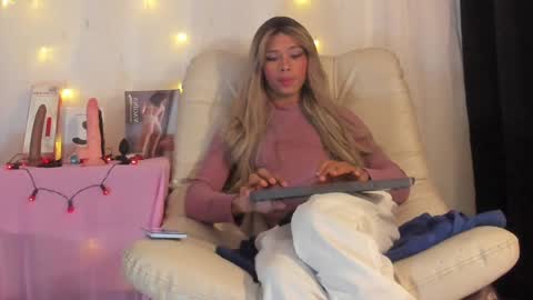 Nicolle online show from December 2024 01:04:01 AM