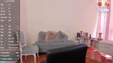 Nicolle online show from March 2025 04:46:01 PM