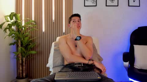 dorian_mystery online show from December 2025 08:48:01 PM