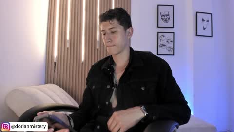 dorian_mystery online show from May 2026 01:25:01 AM