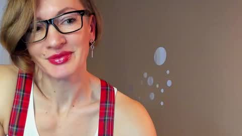 Snapshot of dorothy_meyer chatting on February 2025 11:57:02 AM Dorothy Next stream on Monday at 3am-9am online show from February 2025 11:57:02 AM