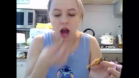 Snapshot of dorrie_ann chatting on December 2024 12:35:01 PM Dorrie Ann online show from December 2024 12:35:01 PM