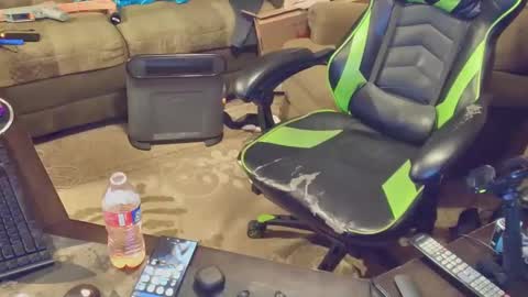 Snapshot of dotyoureyezez chatting on December 2024 12:33:02 PM DotYourEyezez online show from December 2024 12:33:02 PM