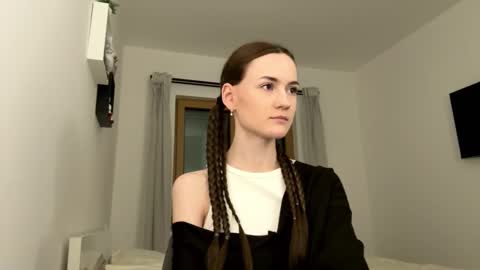 Alice and Mark online show from March 2026 08:04:02 PM