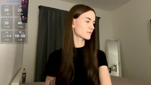 Snapshot of double_sun chatting on April 2026 07:11:01 PM Alice and Mark online show from April 2026 07:11:01 PM