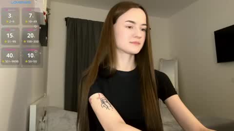 Snapshot of double_sun chatting on May 2026 07:43:02 PM Alice and Mark online show from May 2026 07:43:02 PM