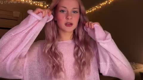 Lana  Eva  dont forget to give us a thumb up online show from November 2025 12:59:02 PM