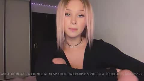 Snapshot of doublesees chatting on March 2025 02:40:01 PM MOLLYYYY dont forget to give me a thumb up online show from March 2025 02:40:01 PM