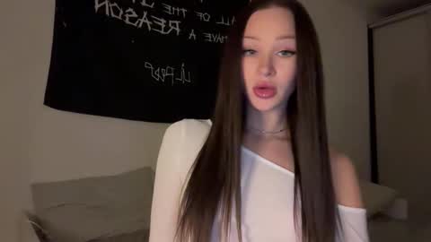 Snapshot of doublesees chatting on October 2025 02:51:01 PM MOLLYYYY dont forget to give me a thumb up online show from October 2025 02:51:01 PM