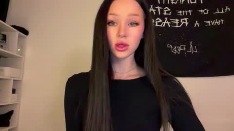 Snapshot of doublesees chatting on October 2025 02:12:02 AM MOLLYYYY dont forget to give me a thumb up online show from October 2025 02:12:02 AM