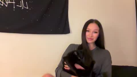 Snapshot of doublesees chatting on October 2025 01:07:01 PM MOLLYYYY dont forget to give me a thumb up online show from October 2025 01:07:01 PM