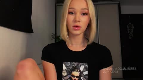 MOLLYYYY dont forget to give me a thumb up online show from April 2026 12:26:01 PM