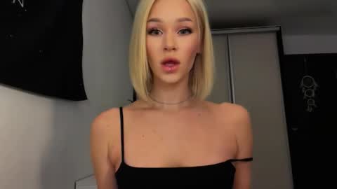MOLLYYYY dont forget to give me a thumb up online show from May 2026 02:52:02 AM