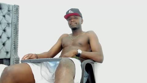 Snapshot of douglas_099 chatting on October 2025 02:14:02 PM DOUGLAS online show from October 2025 02:14:02 PM