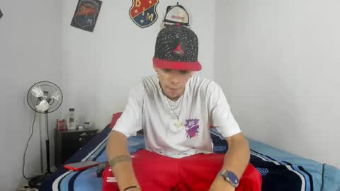 Snapshot of douglas_gallegos chatting on January 2025 06:54:02 PM douglas_gallegos online show from January 2025 06:54:02 PM