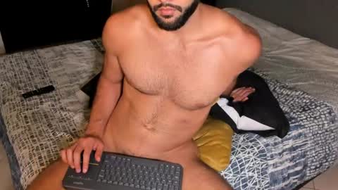 Snapshot of douglasskingjr chatting on June 2026 05:39:02 PM douglasskingjr online show from June 2026 05:39:02 PM