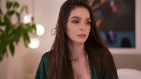 Snapshot of dovia chatting on November 2025 07:40:01 AM . . online show from November 2025 07:40:01 AM