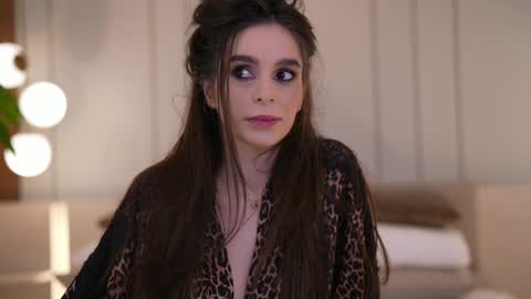 Snapshot of dovia chatting on January 2026 07:32:01 AM . . online show from January 2026 07:32:01 AM