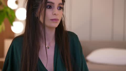 Snapshot of dovia chatting on January 2026 08:29:01 AM . . online show from January 2026 08:29:01 AM