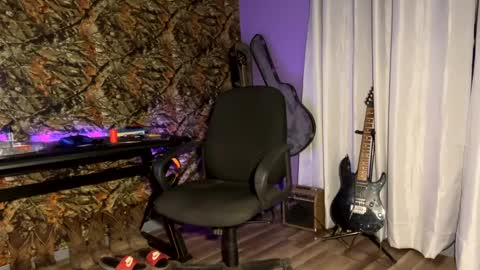 Snapshot of dpirated1 chatting on January 2025 12:42:01 AM MrPirated online show from January 2025 12:42:01 AM