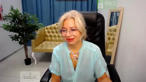 Snapshot of dr_eva chatting on November 2025 07:52:02 AM Eva online show from November 2025 07:52:02 AM