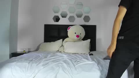 Drake and Zara online show from November 2025 12:17:01 PM