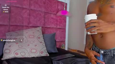 Snapshot of drake_nassir4 chatting on February 2025 08:37:01 AM ---Drake--- online show from February 2025 08:37:01 AM