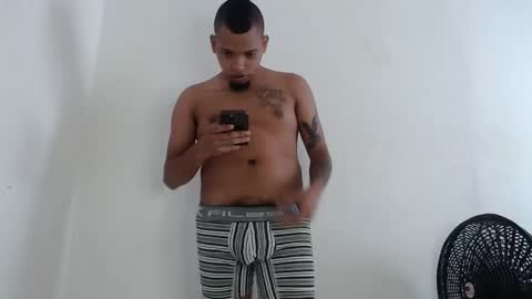 Snapshot of drako_monstercock chatting on May 2026 03:27:01 PM drako_monstercock online show from May 2026 03:27:01 PM