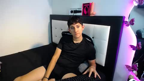 -- nicolle and jhon -- online show from October 2025 10:57:02 AM