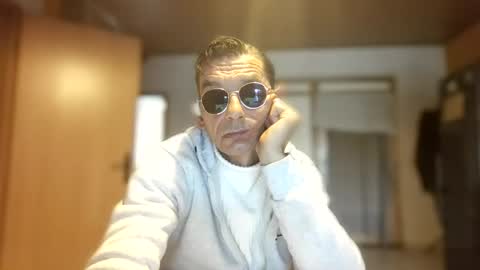 Snapshot of dreambob chatting on October 2025 11:20:02 AM Dreambob online show from October 2025 11:20:02 AM