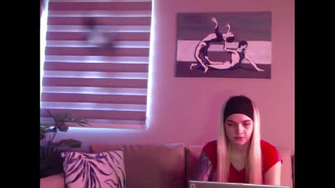 A girl online show from January 2025 08:07:02 AM