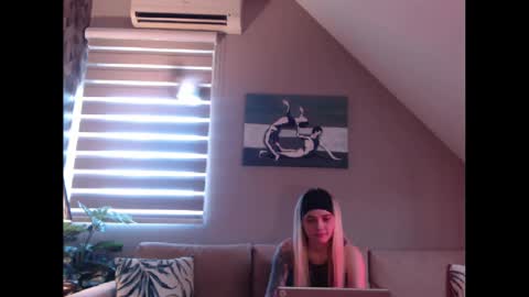 A girl online show from February 2025 08:07:01 AM