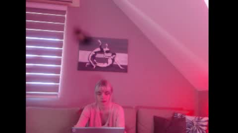 A girl online show from September 2025 07:21:02 AM